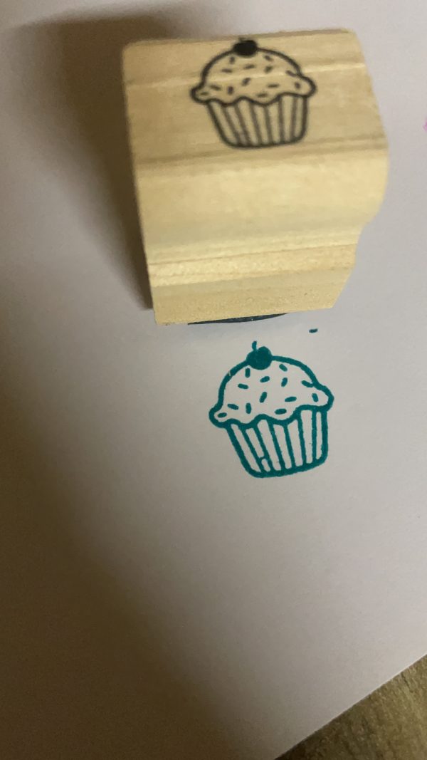 2cmx2cm wooden stamp - Cupcake
