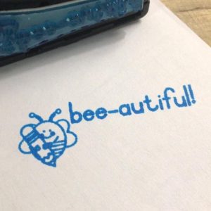 P20mmx50mm plastic handle stamp - Bee-autiful