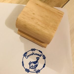 Onvoltooid voeltjie - 3cmx3cm hout blokkie