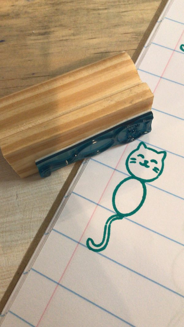 17mm wooden cat stamp - Total size 51mm