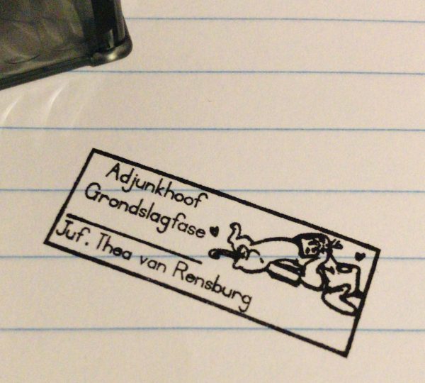 — Dachshund reading 14mmx38mm
