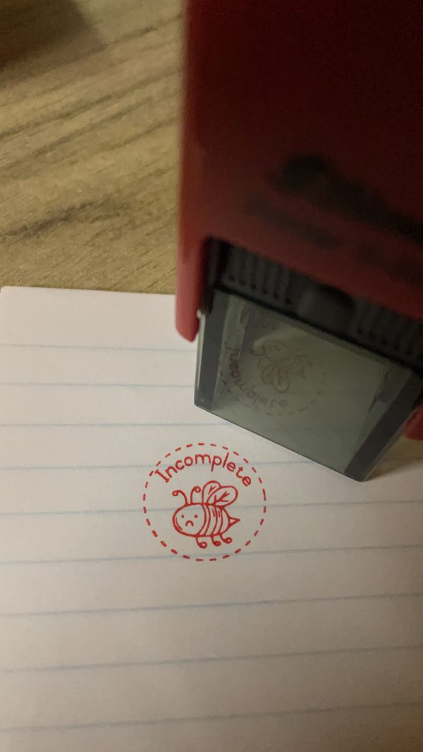 Sad bee - 2cmx2cm self inking