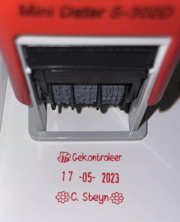 S302 18mmx25mm adjustable date stamp (Short wording only – Text size above date 5mm/Text size beneath date 5mm) - Image 2
