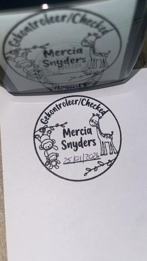 42mmx42mm self inking stamp with handwritten date - Giraffe & Monkey