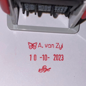 S302 18mmx25mm adjustable date stamp (Short wording only – Text size above date 5mm/Text size beneath date 5mm)