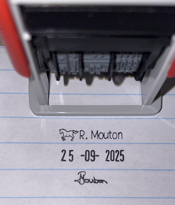 Horse 18mmx25mm adjustable date stamp (Short wording only – Text size above date 5mm/Text size beneath date 5mm)
