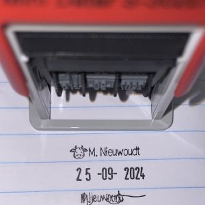 Cow 18mmx25mm adjustable date stamp (Short wording only – Text size above date 5mm/Text size beneath date 5mm)