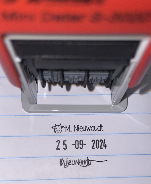 Cow 18mmx25mm adjustable date stamp (Short wording only – Text size above date 5mm/Text size beneath date 5mm)